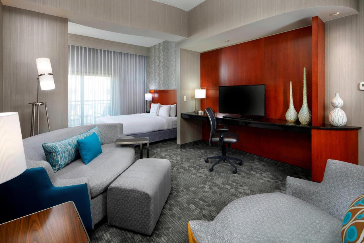 Отель Courtyard By Marriott San Antonio Six Flags At The Rim Экстерьер фото