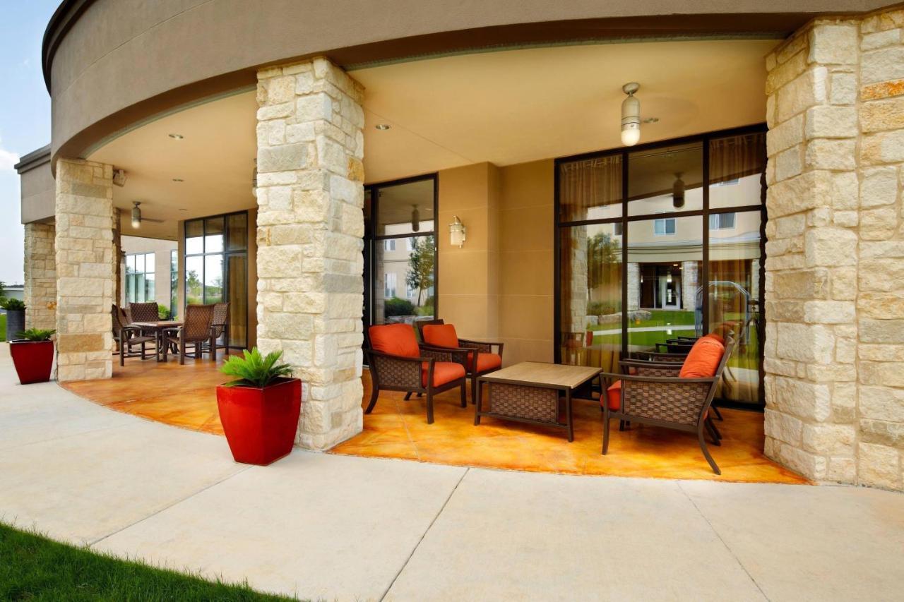 Отель Courtyard By Marriott San Antonio Six Flags At The Rim Экстерьер фото