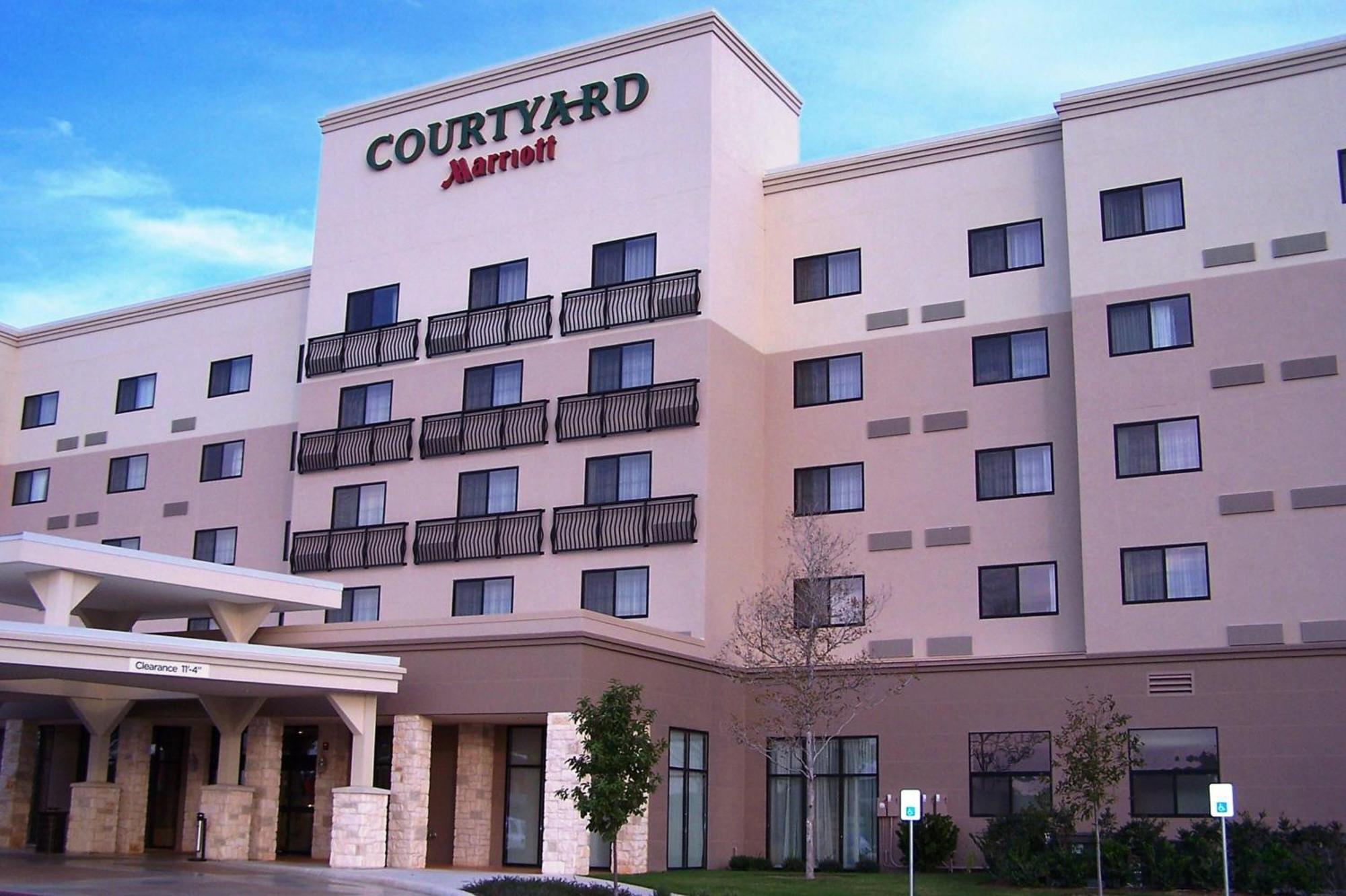 Отель Courtyard By Marriott San Antonio Six Flags At The Rim Экстерьер фото