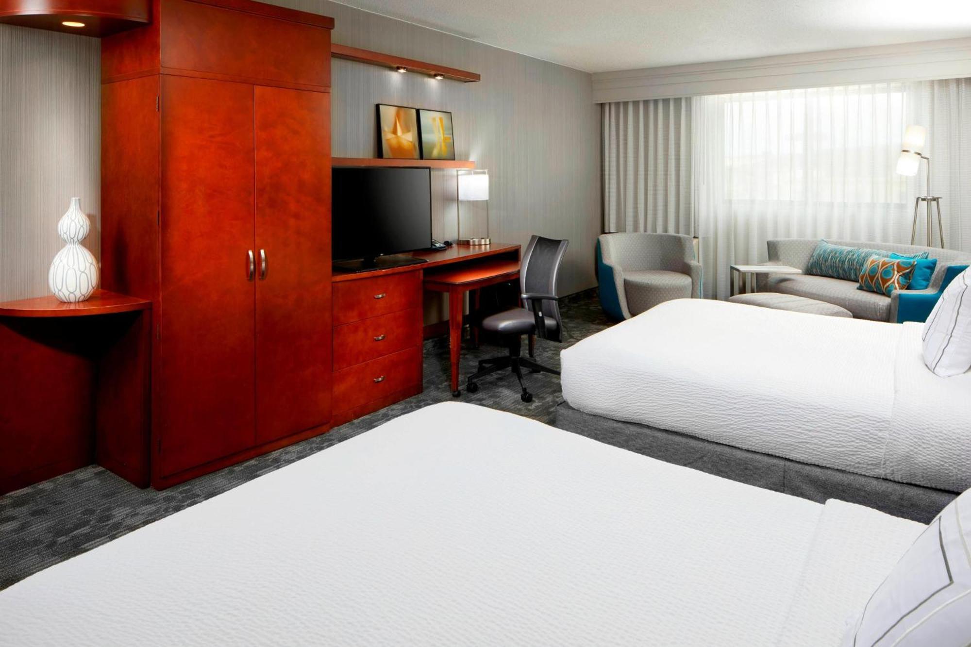 Отель Courtyard By Marriott San Antonio Six Flags At The Rim Экстерьер фото